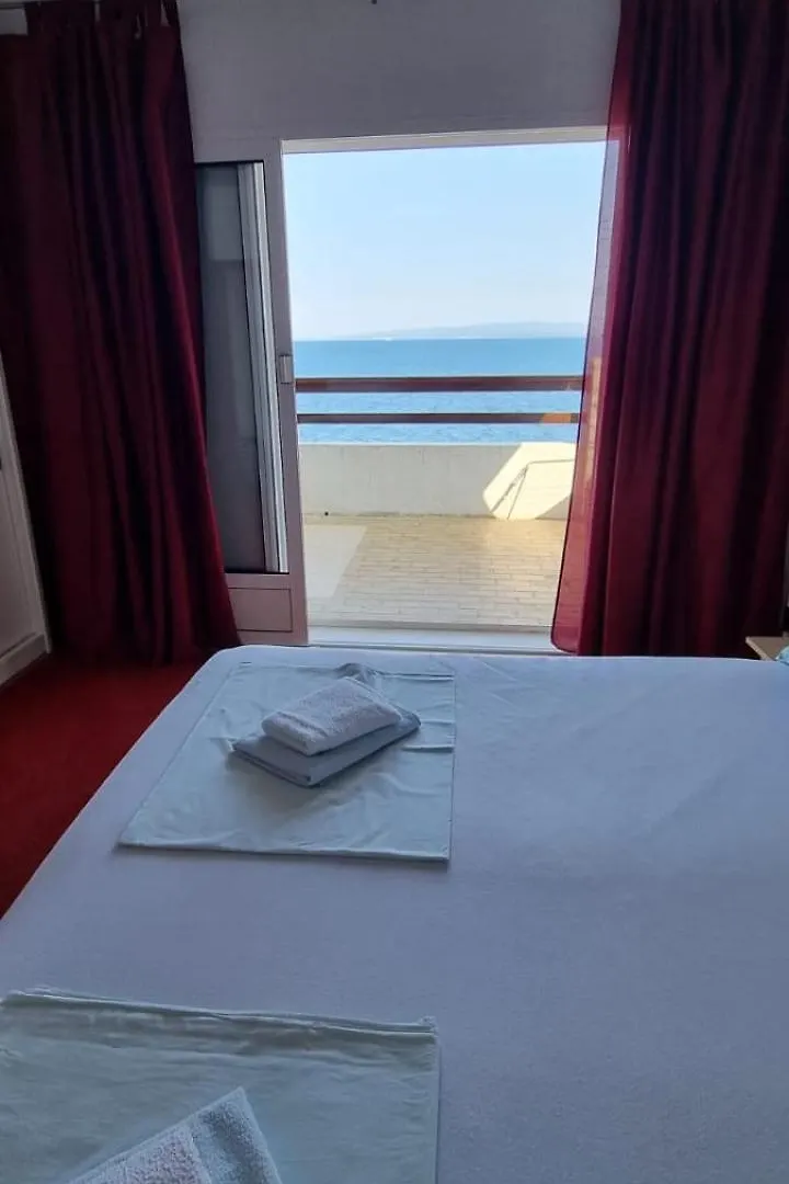 Апартаменты First Row To The Sea Трогир